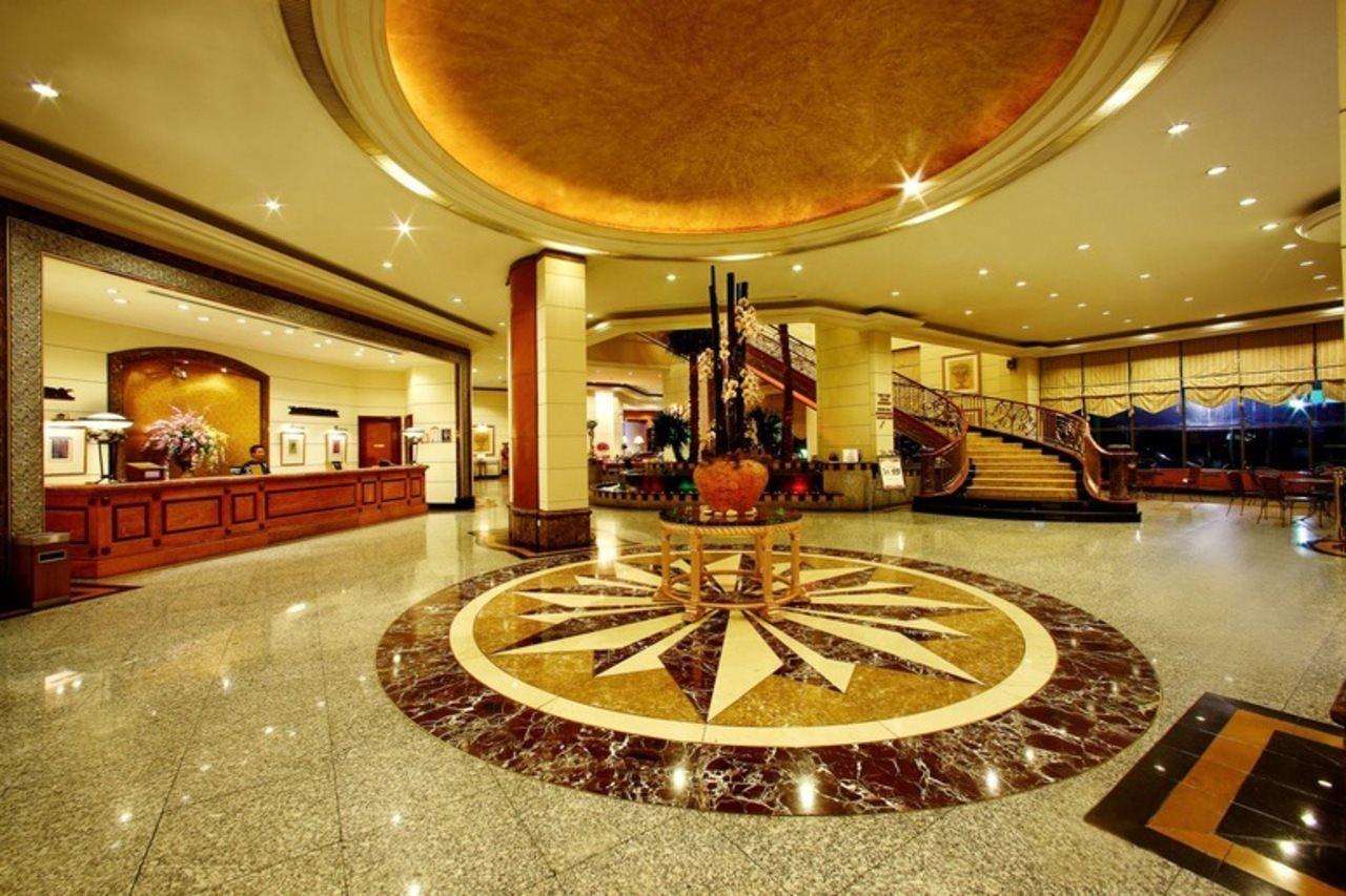 Mardhiyyah Hotel And Suites Shah Alam Exterior foto Lobby
