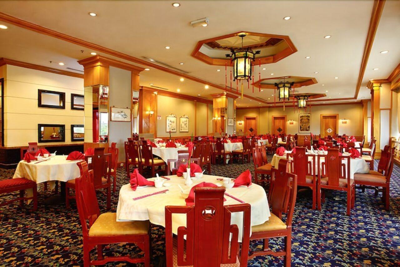 Mardhiyyah Hotel And Suites Shah Alam Exterior foto The interior of a restaurant in the Philippines