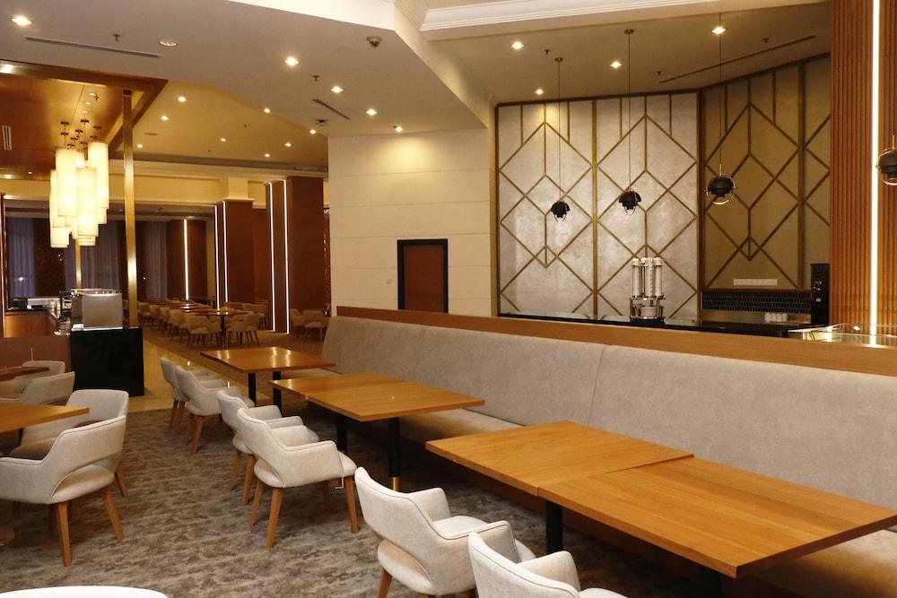 Mardhiyyah Hotel And Suites Shah Alam Exterior foto Interior of a restaurant in Japan