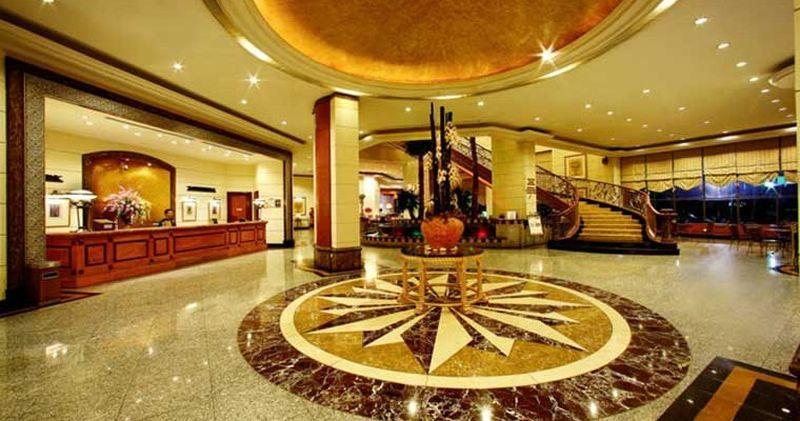 Mardhiyyah Hotel And Suites Shah Alam Exterior foto The lobby of the hotel