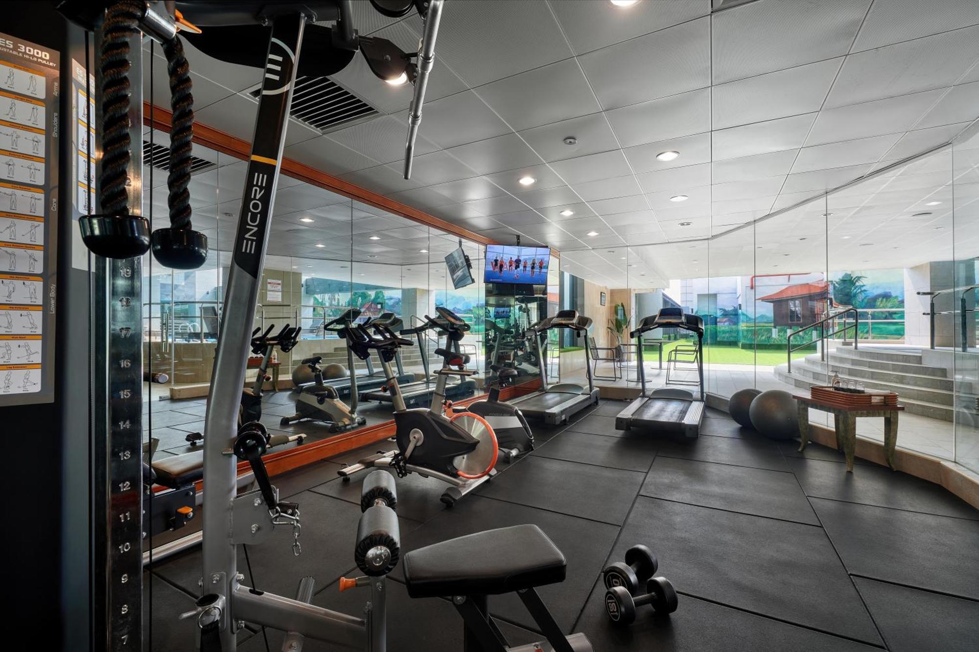 Mardhiyyah Hotel And Suites Shah Alam Exterior foto The gym at the hotel