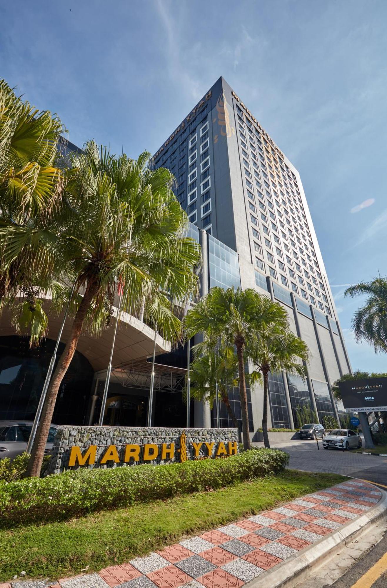 Mardhiyyah Hotel And Suites Shah Alam Exterior foto The hotel's main entrance