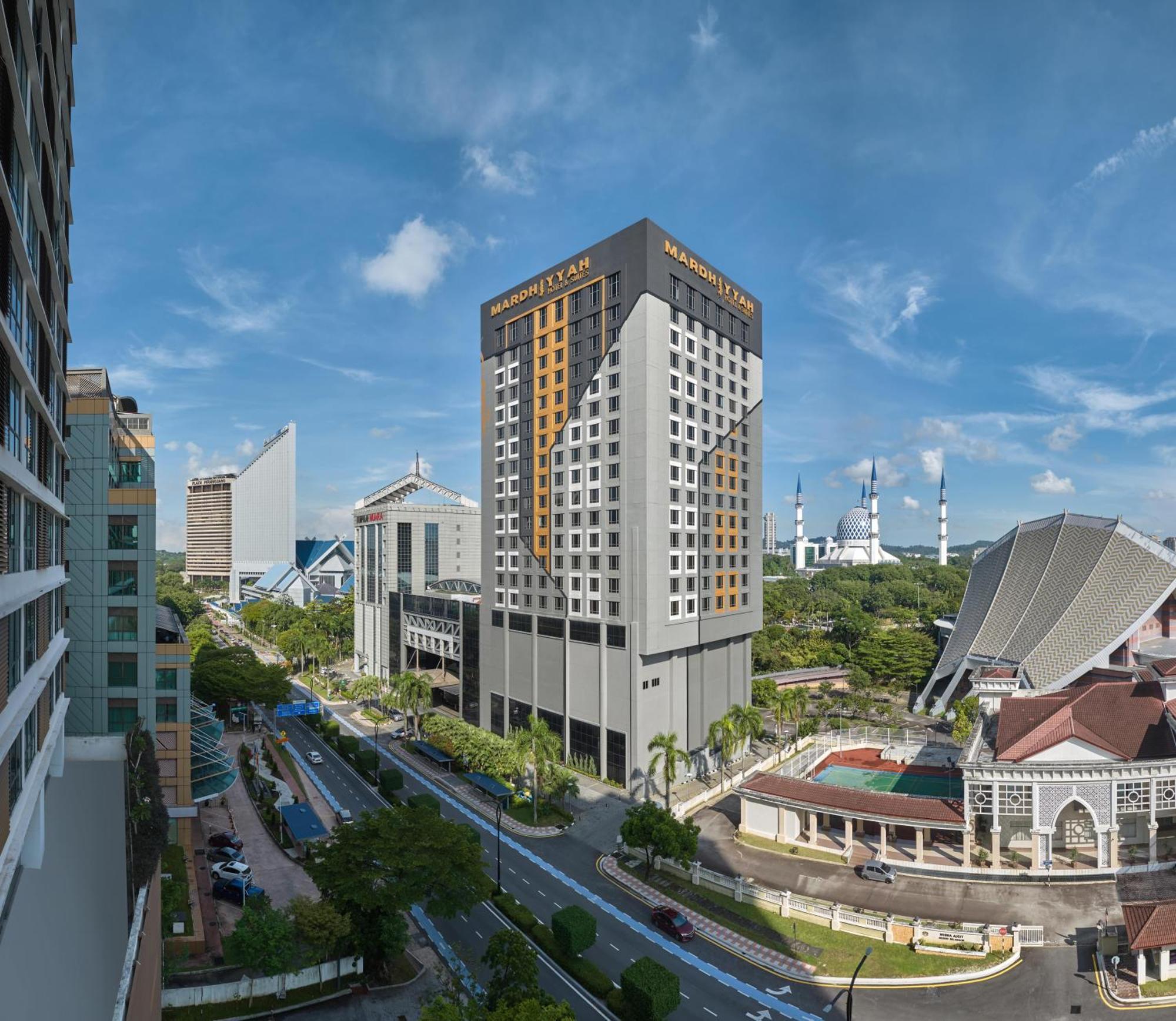 Mardhiyyah Hotel And Suites Shah Alam Exterior foto The hotel's exterior.